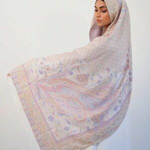 Light Cream Pashmina Scarf/ Hijab
Size: 180x70+x2x10cm